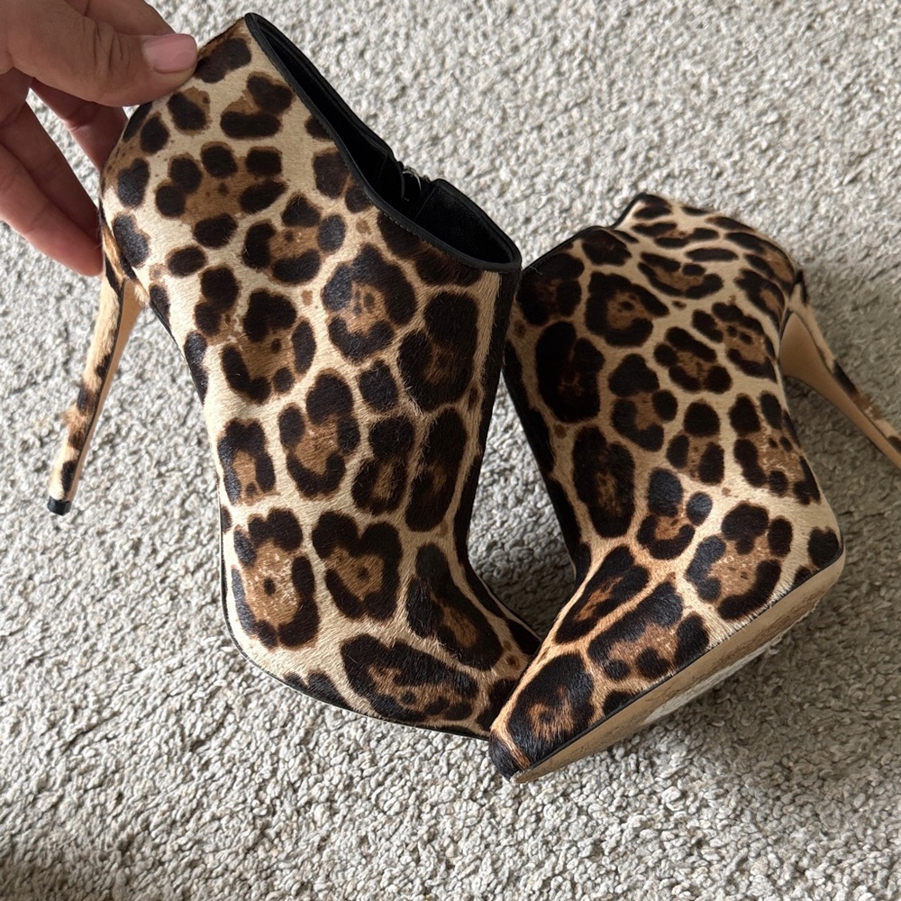 Dolce & Gabbana Leopard Print Ankle Booties - Brown/Black